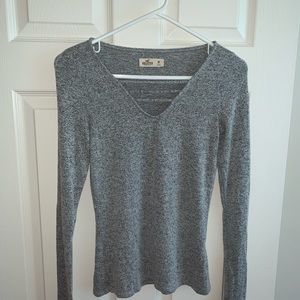 Hollister heathered grey knit long sleeve shirt.